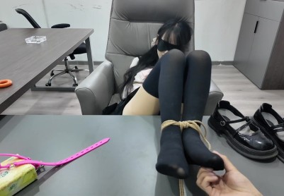 【橙子原创】办公室绑架小美女挣扎TK