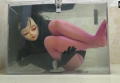 【小L】【千万不要自己在家玩水箱逃生，还把脖子和双手都锁在水底，不然一不小心可能真的会死】