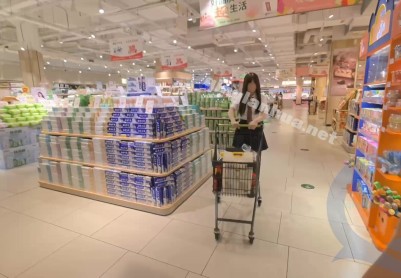 【FXX】【ZENTAI】同城陪玩，超丰富内容，把妹子改造成洋娃娃陪同超市大采购，给妹子买衣服，最后加钟把妹子改造成四层全包洋娃娃，第一层缝，第四次锁，变成一个失去视觉和触觉的洋娃娃
