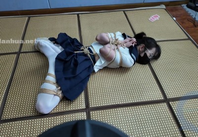 【一绳所爱】JK白丝女孩玩扑克遇到老千