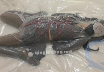 【氧柒罐罐】连体肉丝+灰色丝袜JK，入体小药丸、小高手分腿驷马+跪立+龟甲缚手腿并缚+滴蜡拍打妹妹+真空袋体验