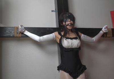 【象人工作室】小0-白丝女仆装，柱缚&十字架，女仆小惩罚