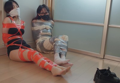 【红鲤鱼】绑架cd后继续绑架女同伙，胶带全身捆绑