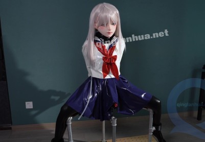【闪闪工作室】被固定在拘束架上的JK娃娃
