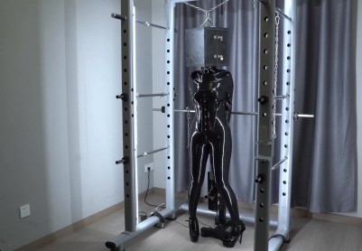 【闪闪工作室】现场打哭，无奈隔着多重面罩，还要承受禁闭惩罚