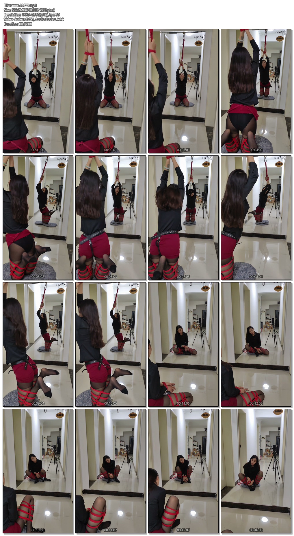 44420----【束缘阁】诺米 绑在镜中前面 放上棒子 看着镜中自己享受的样子.jpg