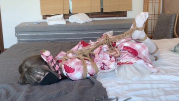 【八月の绳】和服白丝少女的放置体验