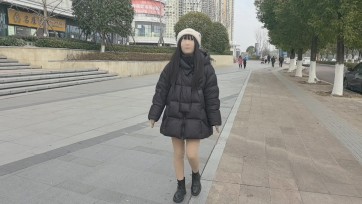 【FXX】社交悍匪小晓腿部穿入ZENTAI跳广场舞 商店购物 买气球 可能确实是我胆儿小 她冲下车去跳舞那一刻我人都麻了