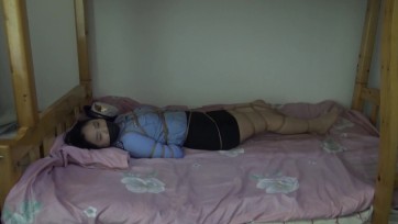 【胜景影视】《姐妹之间的游戏》 妹妹是个绳艺爱好者姐姐是个女井她想法设法要把姐姐捆绑