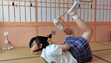 【一绳所爱】佩琪趴在地上捆绑起来