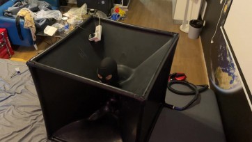 【黑魔法师】真空床永久囚禁，偷窃丝袜不成，误入真空床被永久拘束，等待小偷的是永远的乳胶拘束和榨精。