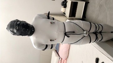 【受虐狂】2层zentai，马眼棒 JJ口，保鲜膜，深喉口塞，多次榨汁，把M玩废