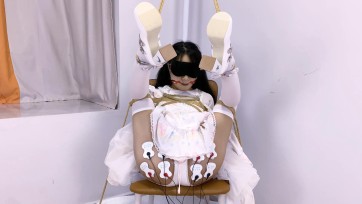 【嗷大喵】《少女情劫》-首次尝试拍剧情片+jk妹出门丢垃圾被坏人潜入家里+姐妹约逛街换衣服后被绑架+昏迷中梦魇自己被绑架+醒来真的被日式紧缚+胸缚+胶布封嘴+口球+遥控TD+鞭打哭+分腿吊缚