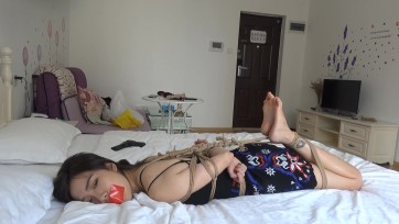 【美束映画】卧底警花营救失手，身陷魔窟 下 - 卧底警花小鱼