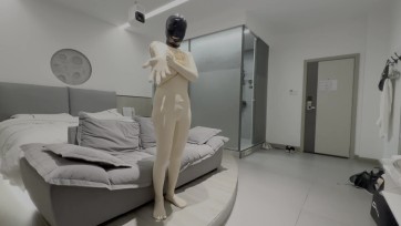 【不吃梨】新人入坑QWQ~头套+zentai~小玩具ZW~黑色木乃伊睡袋拘束放置！