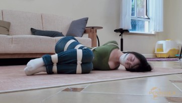 【半岛束艺台】Hogtie 和 Balltie 哪個更難掙脫 第, 第 2 部分 - Balltied