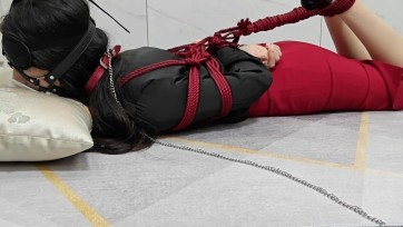 【云翎清风】18岁超绝模特，身材脸蛋都是一绝，职业装+牛仔裤
