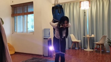 【一绳所爱】笑笑绑在沙袋上鞭打