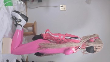 【哈曼哈w】nikke胜利女神爱丽丝4层乳胶衣层层包裹 穿入四层乳胶衣全过程记录