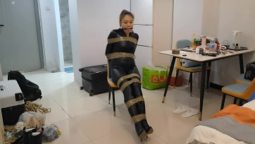 【JS】【露楠】《抓住女贼》入室女贼被房主抓住捆绑堵嘴