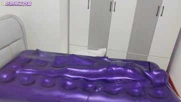 【长颜草】5小时御姐 真空床逃脱挑战 存放逃脱挑战没有空调异常闷热，抽气泵设置到自动就锁上地下室离开了，想要奖金就就自己逃脱吧（绝望放置，感官全封闭！！！）