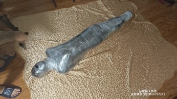 【狸猫工作室】女M保鲜膜全包木乃伊，完全封闭保鲜成人偶，踩踏，坐脸，塑料袋息窒，玩弄游戏，乳胶充气项圈