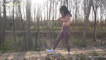 【一绳有你】【瑜伽女孩】走在铁轨上玩耍漂亮瑜伽女孩惨遭麻袋绑匪捂晕绑架装麻袋床上展示瑜伽动作紧缚五花分腿驷马