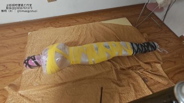【狸猫工作室】女M保鲜膜全包，堵嘴，头部多层包裹上锁控制呼吸，胶带捆绑，踩踏坐脸玩弄