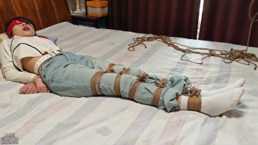 【墨色】高颜值美女小鱼牛仔裤白袜放置
