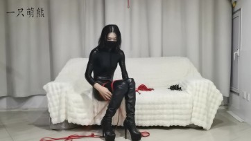 【一只萌熊】吊腿驷马钢钩强制抬头自缚（加跪下强制低头）