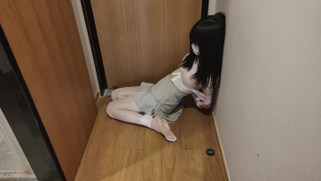 【深海里的猫】韩国校服妹子非常努力挣扎脱鞋 下楼 找剪刀逃脱失败 中途不小心摔倒淤青