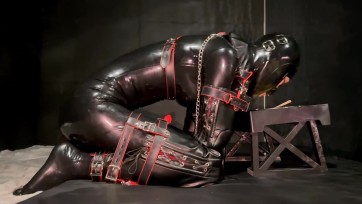 【面具男】JIOJIO圈养K9榨汁雌坠实录！超羞耻！吊缚挤牛奶，震器取汁，汁液拌饭，圈养实录