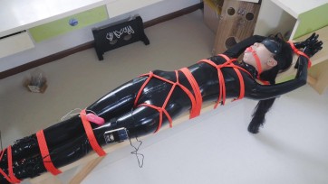 【冷与贝】乳胶衣芭蕾鞋，长凳拘束电击/震动调教，口塞眼罩感官剥夺沉浸式体验