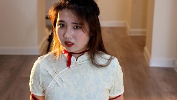 【吴越】筱慧，温婉女孩的旗袍红绳游戏，曼妙跪缚与嫩足之虐