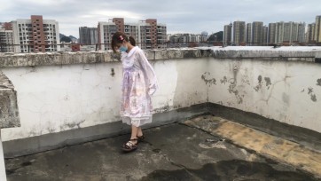 【新月原创】【琳媚】天台镣铐LOLITA 极品大白脚 走路晃悠脚疼抚摸扯链子