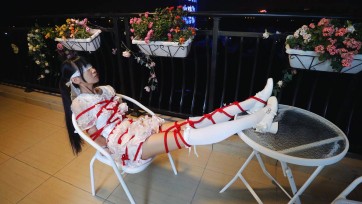 【冷与贝】Lolita小姐姐菱缚，晚上捆绑着在阳台吹风