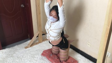 【朱雀雀】SY_被M腿吊在架子上折磨