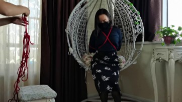 【江山原创】小母同学开腿縛，质感的生活装，忍不住抓抓胸部，哈哈