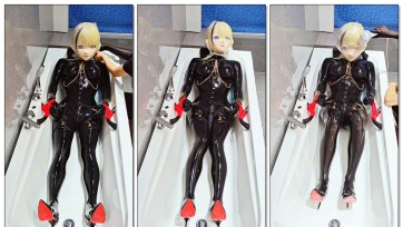 【kigurumi】呼吸控制 被黑色胶衣紧紧包裹住的娃娃，绑在浴缸里，头壳下是rf乳胶头套红嘴无法说话，将被怎么玩弄呢~