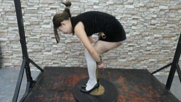 【HD飞天】捣蛋学生把希希老师骗到家里用拘束架固定起来玩弄