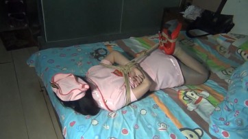 【真实经典】小护士美女依依日租房体验绳艺捆绑
