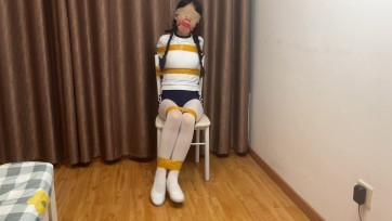 【臭脚妹妹】【白丝学妹绑架案-水果大作战】【白丝】【白一带】【体操服】【胶带】【口球】【柠檬】【黄瓜】