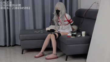 【心悦艺束】早苗；身高160，体重41kg. 向你奔来的的loli妹妹。试一下绳索，胶带，以及几种不同的脚铐和项圈等物品