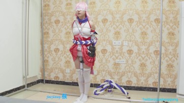 【倔强】小开cos强制 被固定在支架上 粉红色的头发