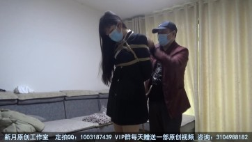 【新月原创】【玉箫】【户外】外出的学姐 学生装长筒靴肉丝 清纯打扮+长发 日式捆绑+口球 天台玩外出结果上面很多人
