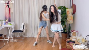 【MUMUZI】TK爱好者福音～后手吊缚垫脚TK～高跟鞋放豆子单腿吊缚疯狂TK/挠脚心/TK腋下/撸猫手套/牙刷/女女