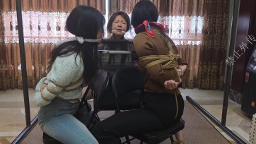 【枫叶工作室】《母女劫难》第三集 单亲母女与美女老师绑在椅子上 被房东老王欺凌