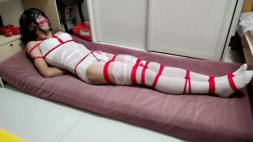 【青Yiiu】伪娘紧缚榨汁