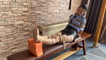 【龙飞绳艺】极限老虎凳 tk拍打 最后承受不了老虎凳的折磨导致晕厥