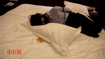【小五哥原创】职高小妹工作后被入室劫持（全程用丝袜捆绑堵嘴